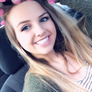 Meet your Posher, Kayla